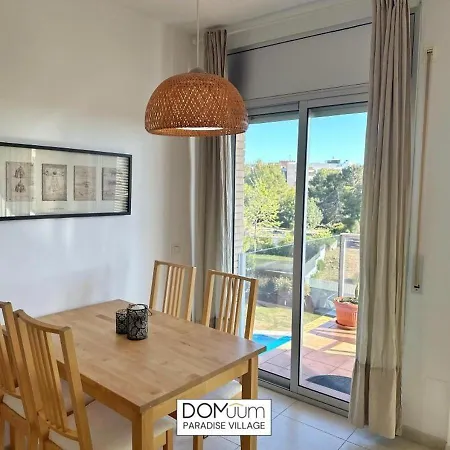 Domuum Holidays - Paradise Village Salou